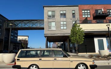 Volvo-240-dl-wagon-1986-yellow-3