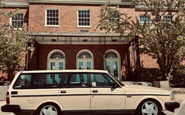 Volvo-240-dl-wagon-1986-yellow