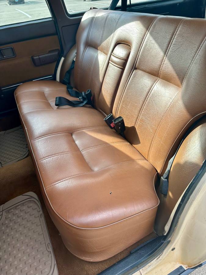 Volvo-240-dl-wagon-1986-yellow-6