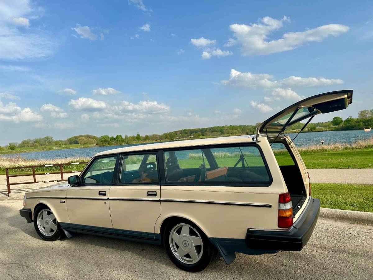 Volvo-240-dl-wagon-1986-yellow-8