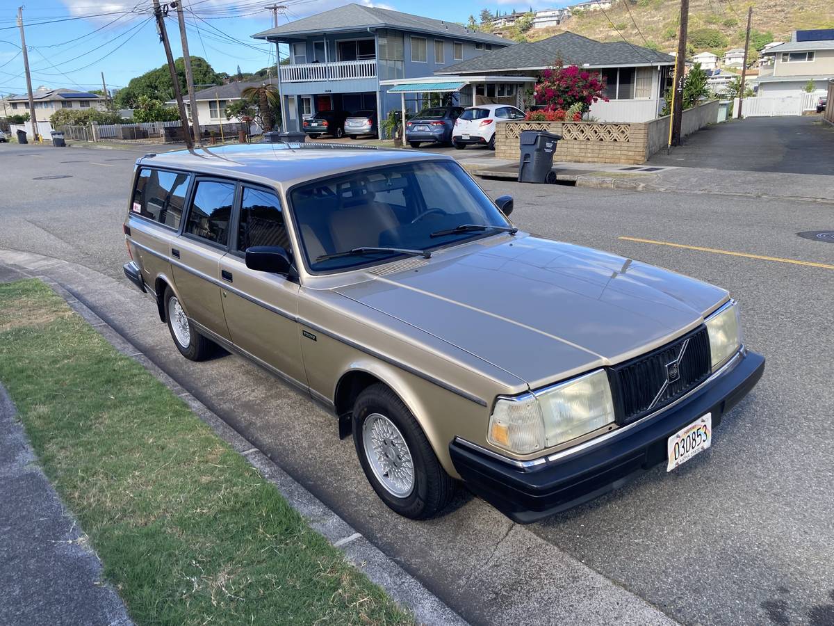 Volvo-240-wagon-1992