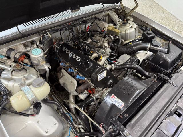 Volvo-740-1989-Sedan-35