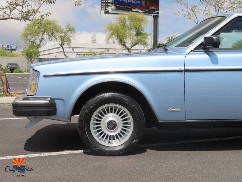 Volvo-Coupe-262-bertone-1981-blue-15