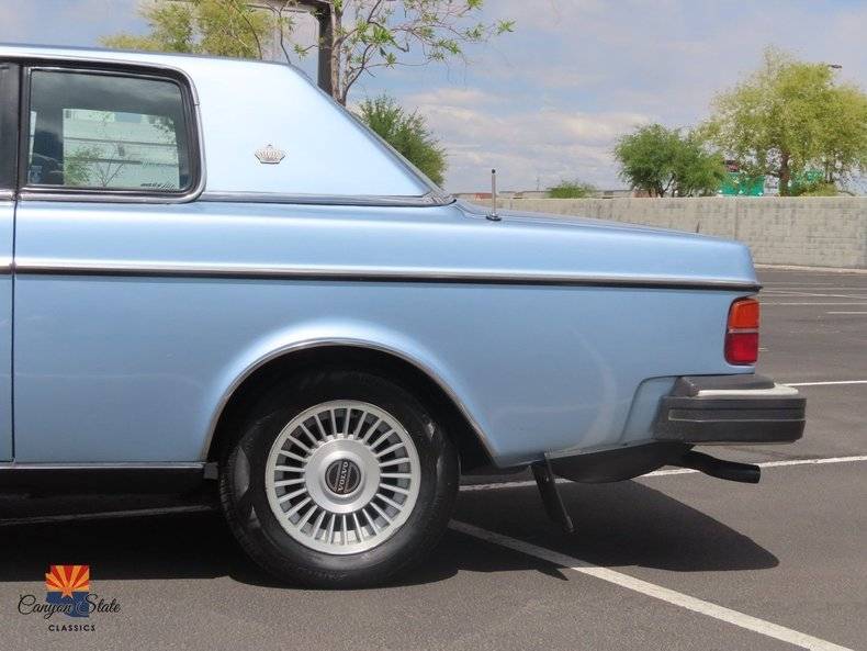 Volvo-Coupe-262-bertone-1981-blue-17
