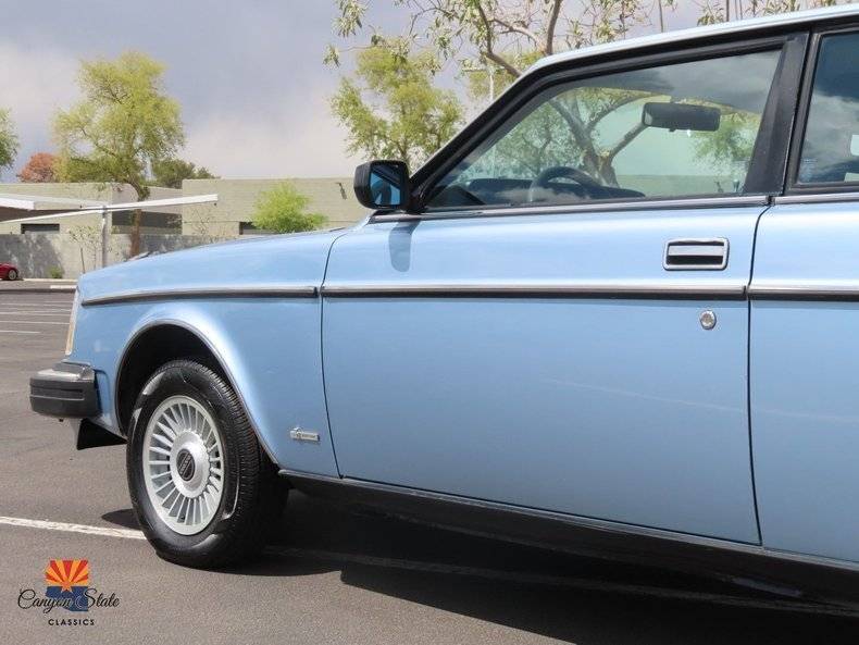 Volvo-Coupe-262-bertone-1981-blue-19