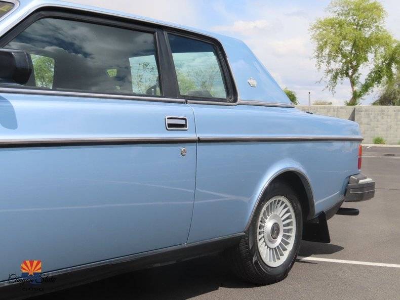 Volvo-Coupe-262-bertone-1981-blue-20