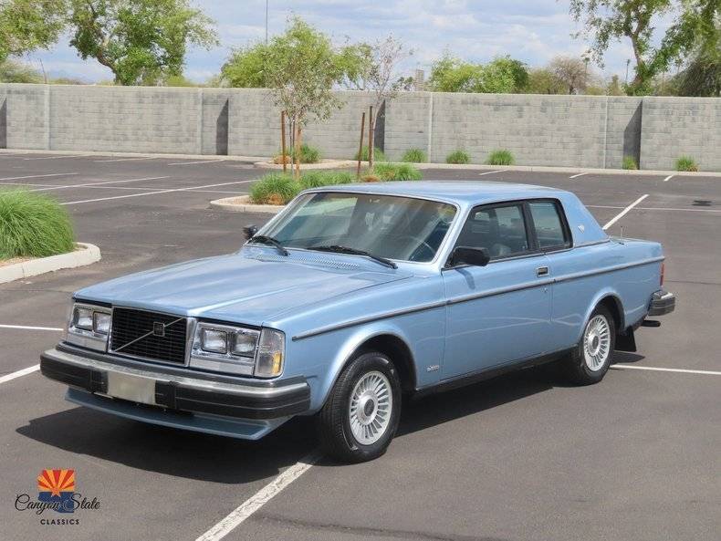 Volvo-Coupe-262-bertone-1981-blue-4