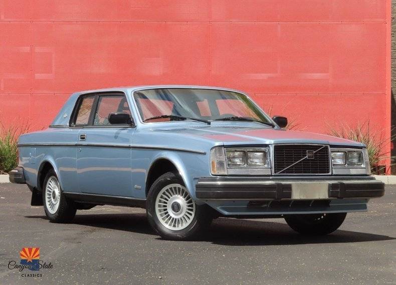 Volvo-Coupe-262-bertone-1981-blue