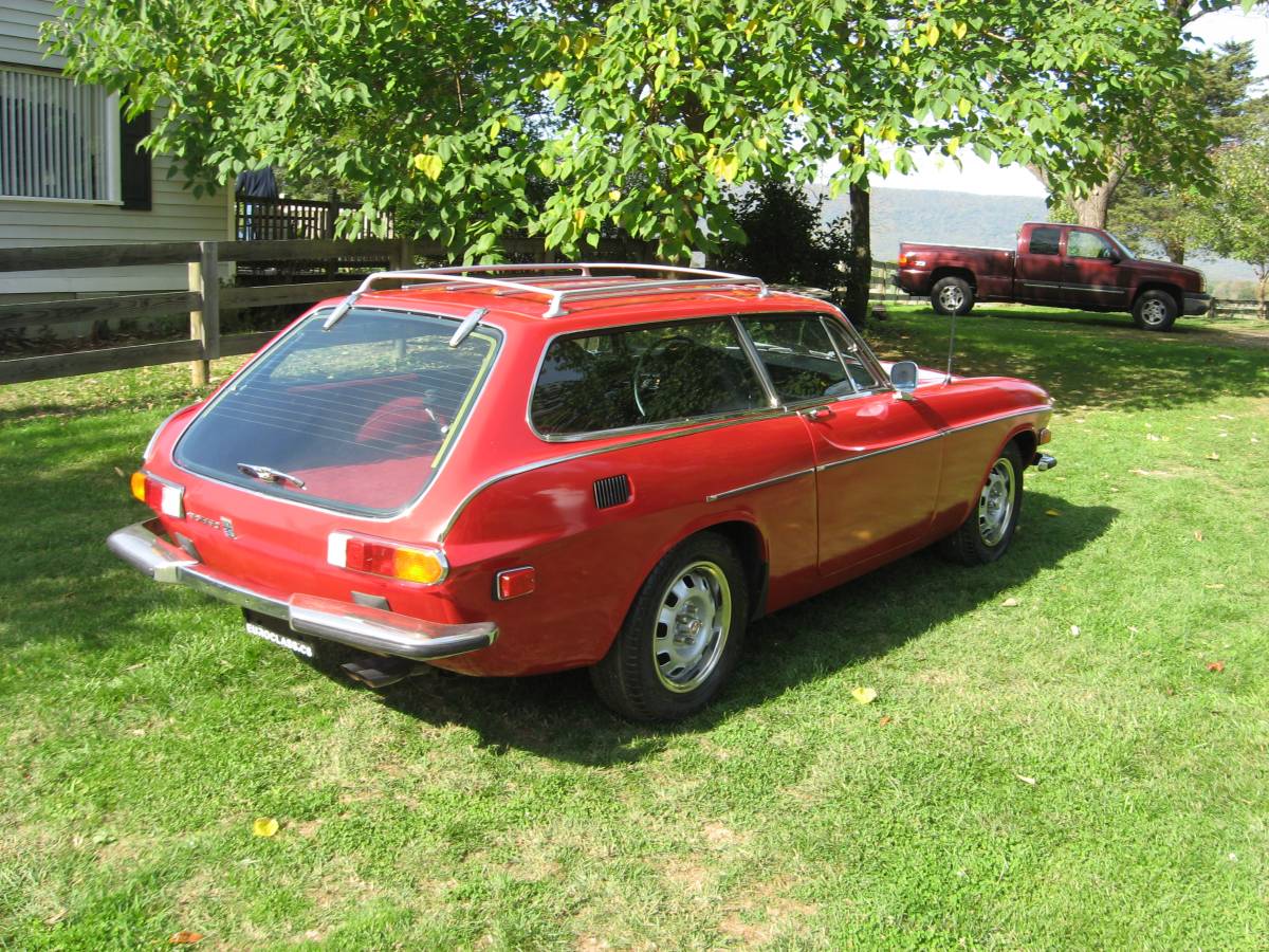 Volvo-P1800es-1978-red-10