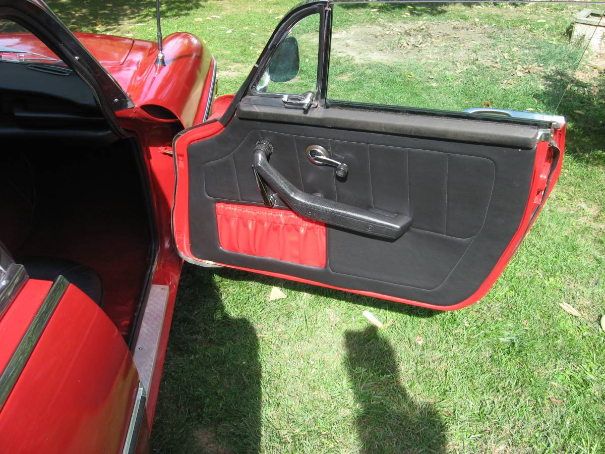 Volvo-P1800es-1978-red-3