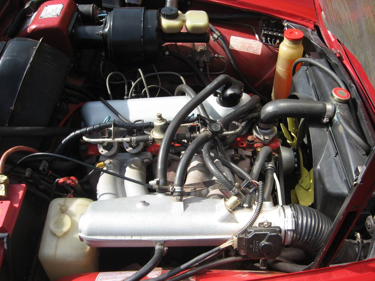Volvo-P1800es-1978-red-6