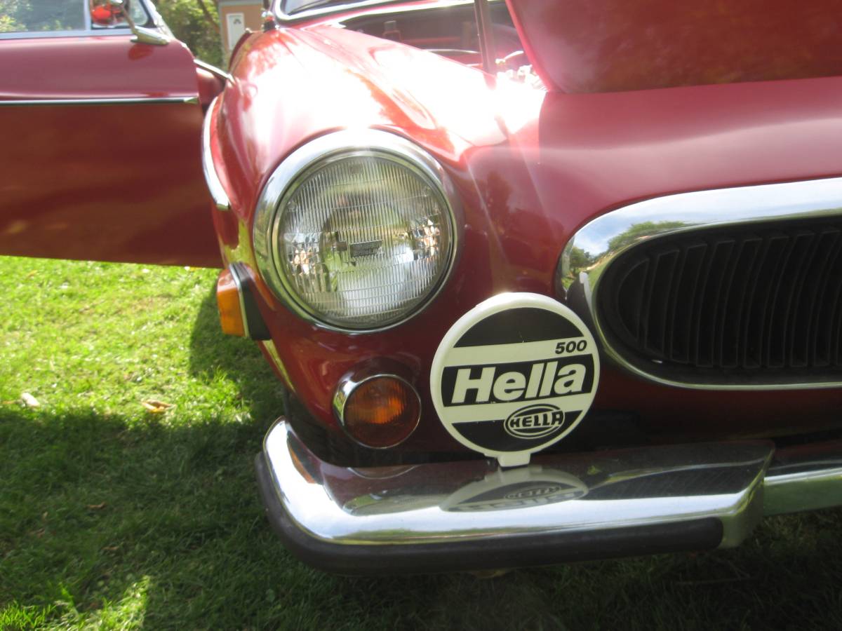 Volvo-P1800es-1978-red-7