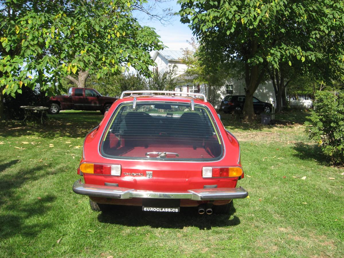 Volvo-P1800es-1978-red-9
