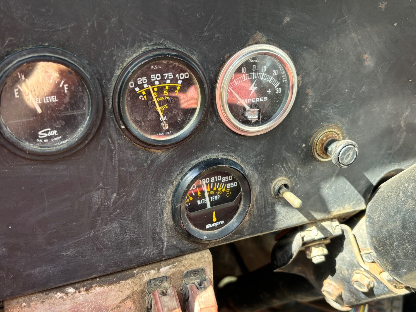 Willys-CJ5-1962-Convertible-7