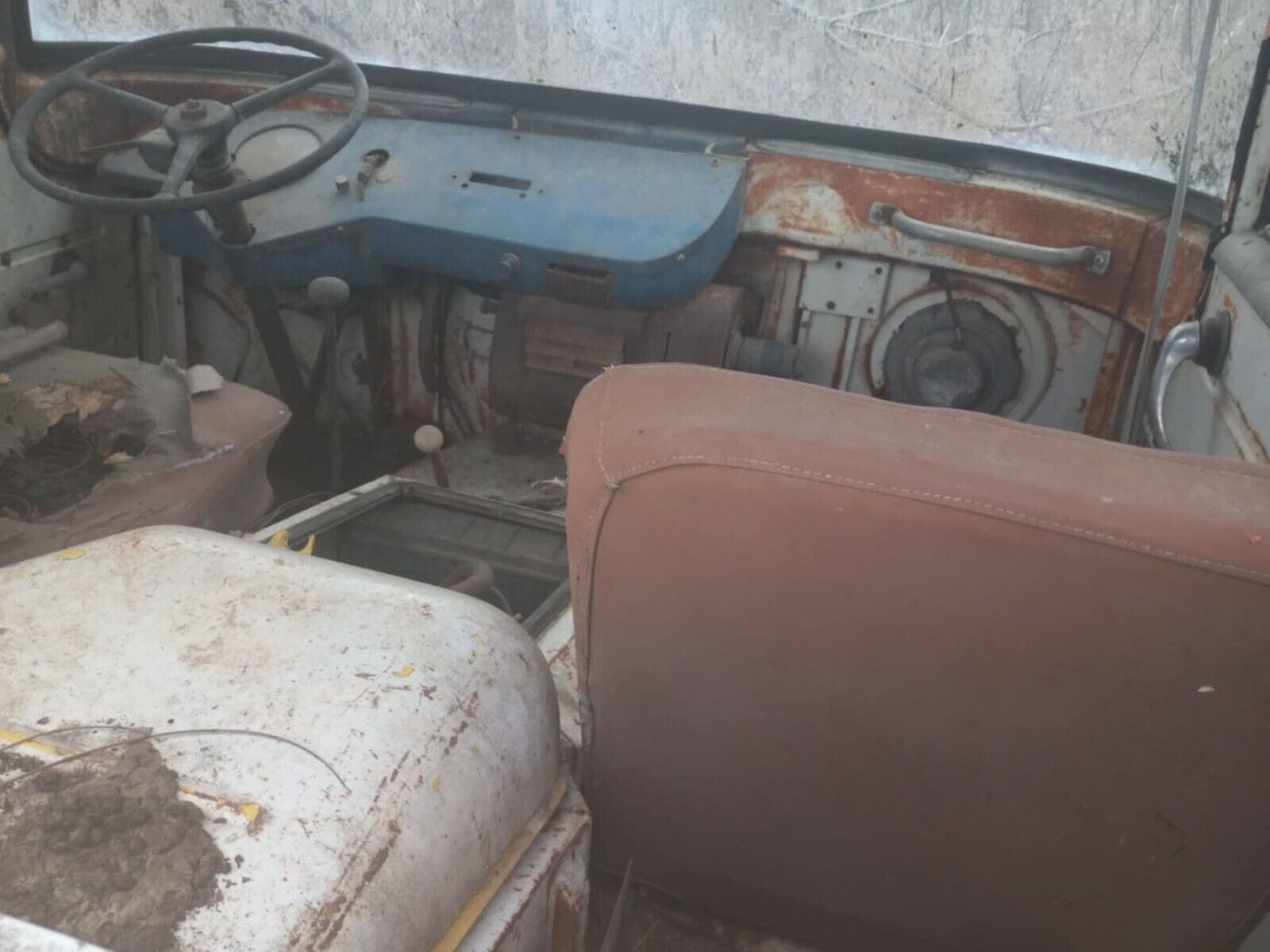 Willys-FC170-1957-Standard-Cab-Pickup-4
