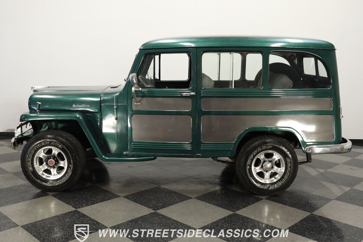 Willys-Jeep-Wagon-1958-Jeep-2