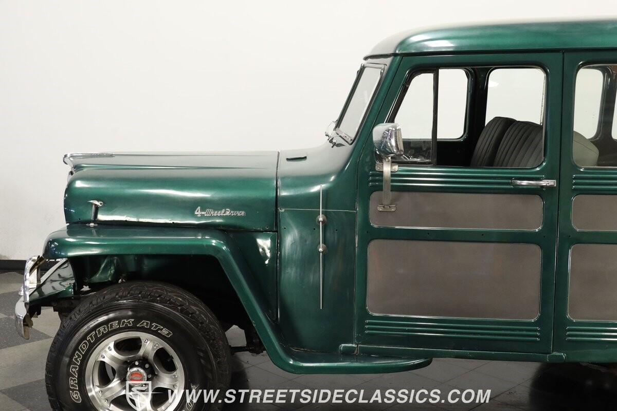 Willys-Jeep-Wagon-1958-Jeep-22