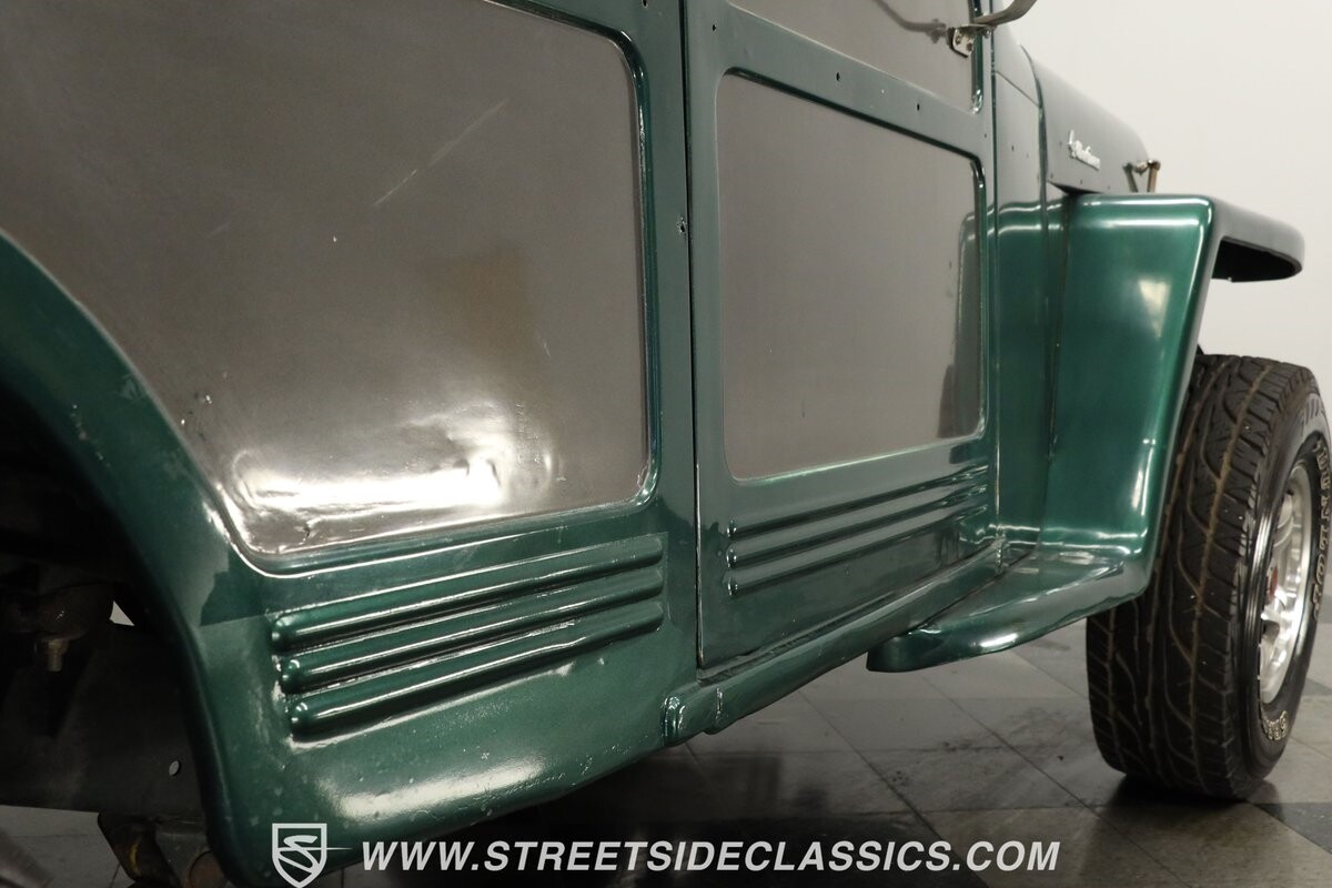 Willys-Jeep-Wagon-1958-Jeep-25