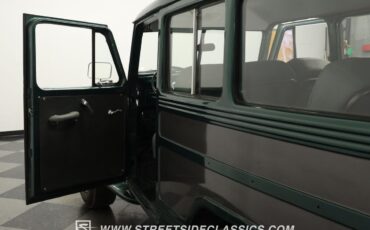 Willys-Jeep-Wagon-1958-Jeep-32