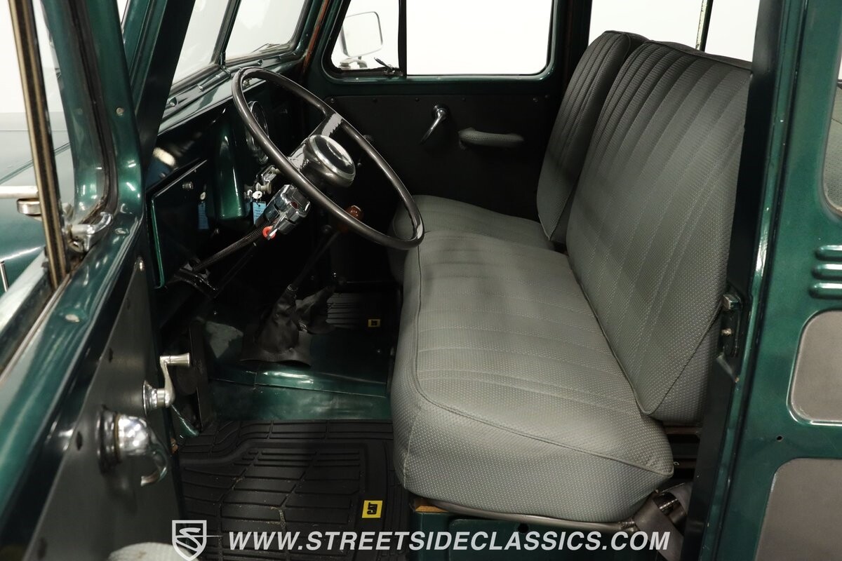 Willys-Jeep-Wagon-1958-Jeep-34