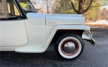 Willys-Jeepster-1950-11