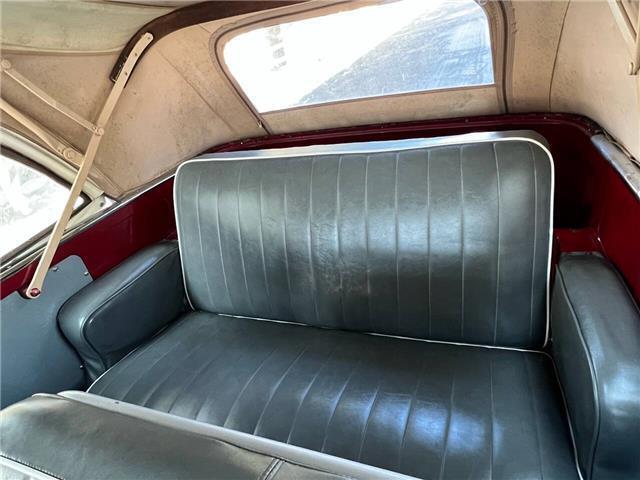 Willys-Jeepster-1950-17