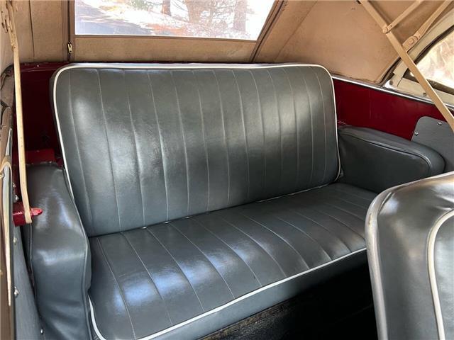 Willys-Jeepster-1950-27