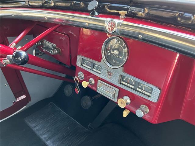 Willys-Jeepster-1950-28