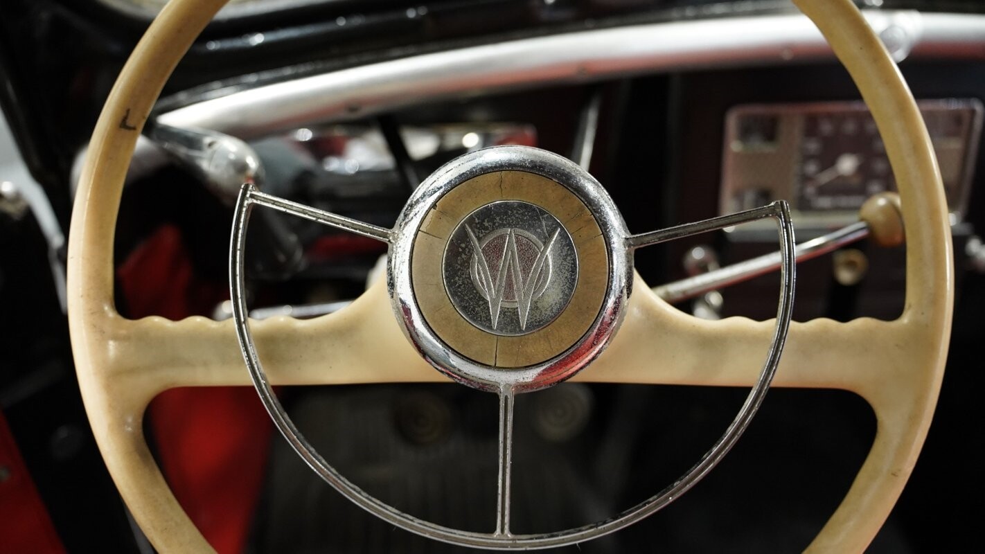 Willys-Overland-Jeepster-1949-Convertible-30