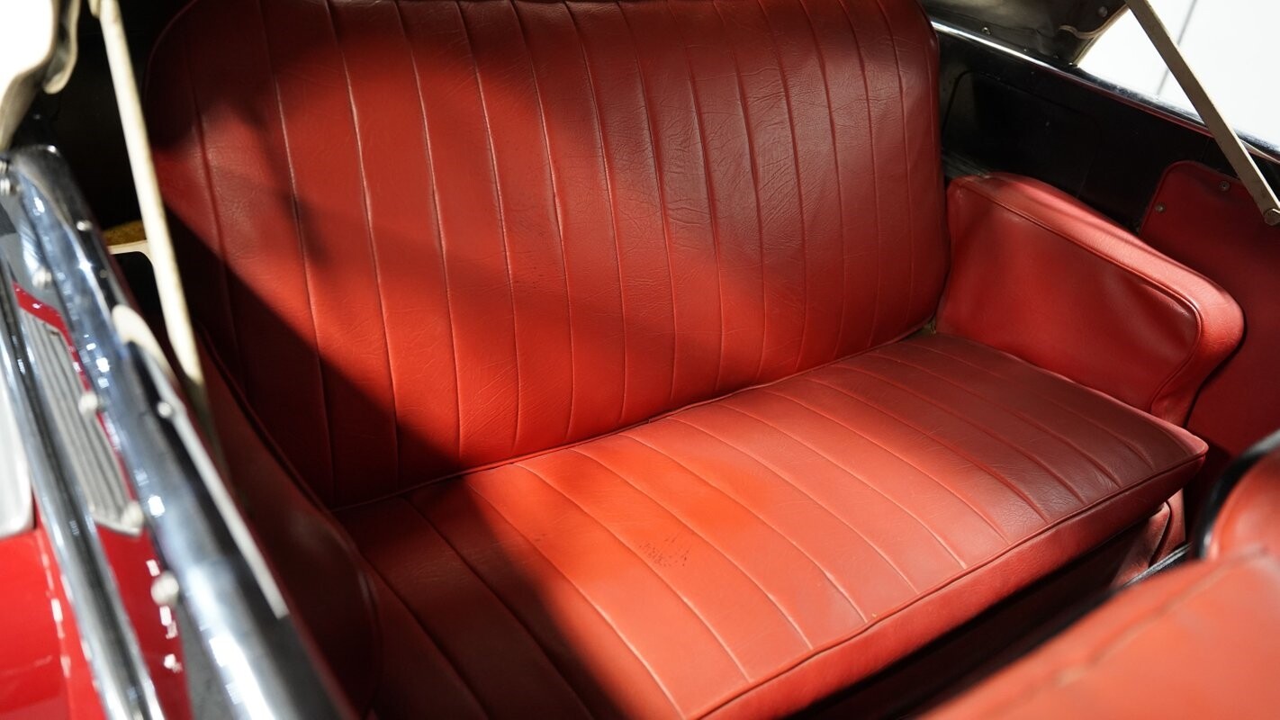 Willys-Overland-Jeepster-1949-Convertible-35