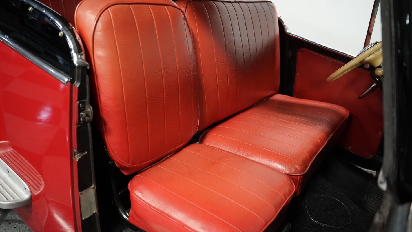 Willys-Overland-Jeepster-1949-Convertible-36