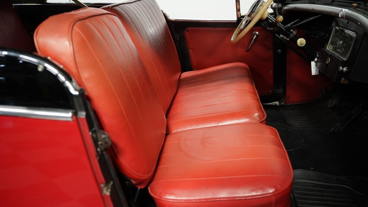 Willys-Overland-Jeepster-1949-Convertible-37