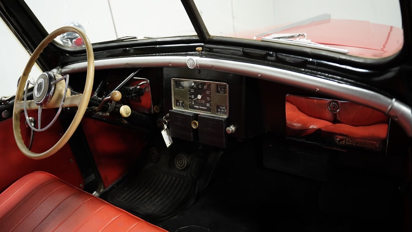 Willys-Overland-Jeepster-1949-Convertible-38