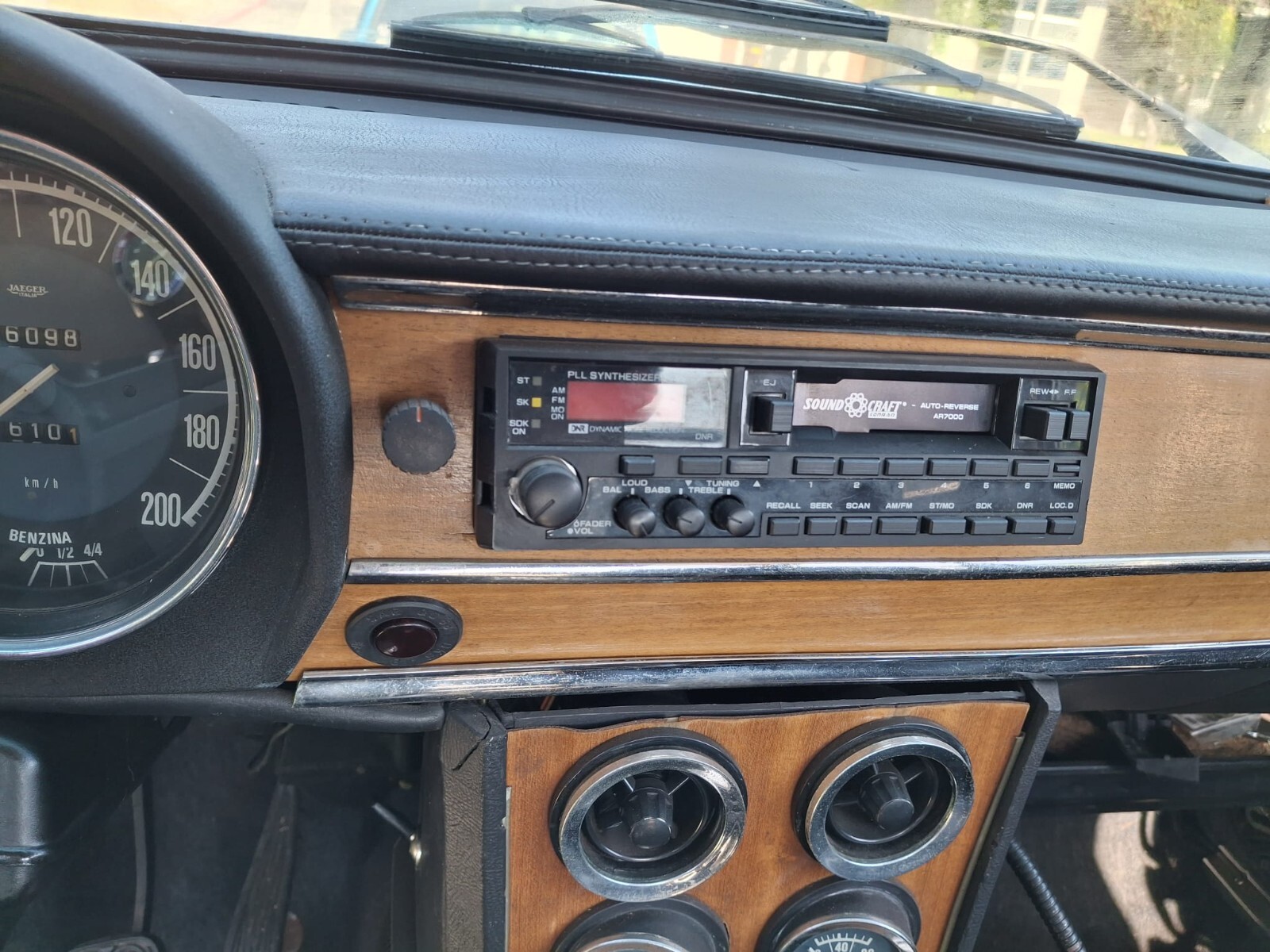 Alfa-Romeo-Giulia-1978-Sedan-13