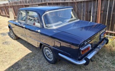 Alfa-Romeo-Giulia-1978-Sedan-3