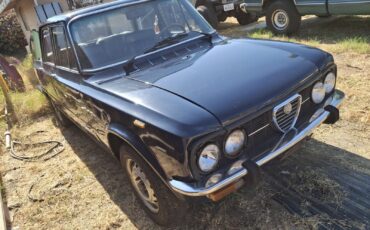 Alfa-Romeo-Giulia-1978-Sedan-5