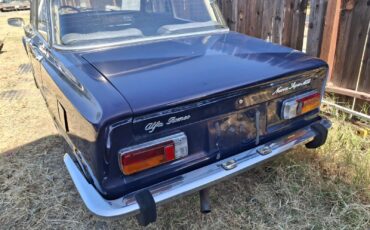 Alfa-Romeo-Giulia-1978-Sedan-6