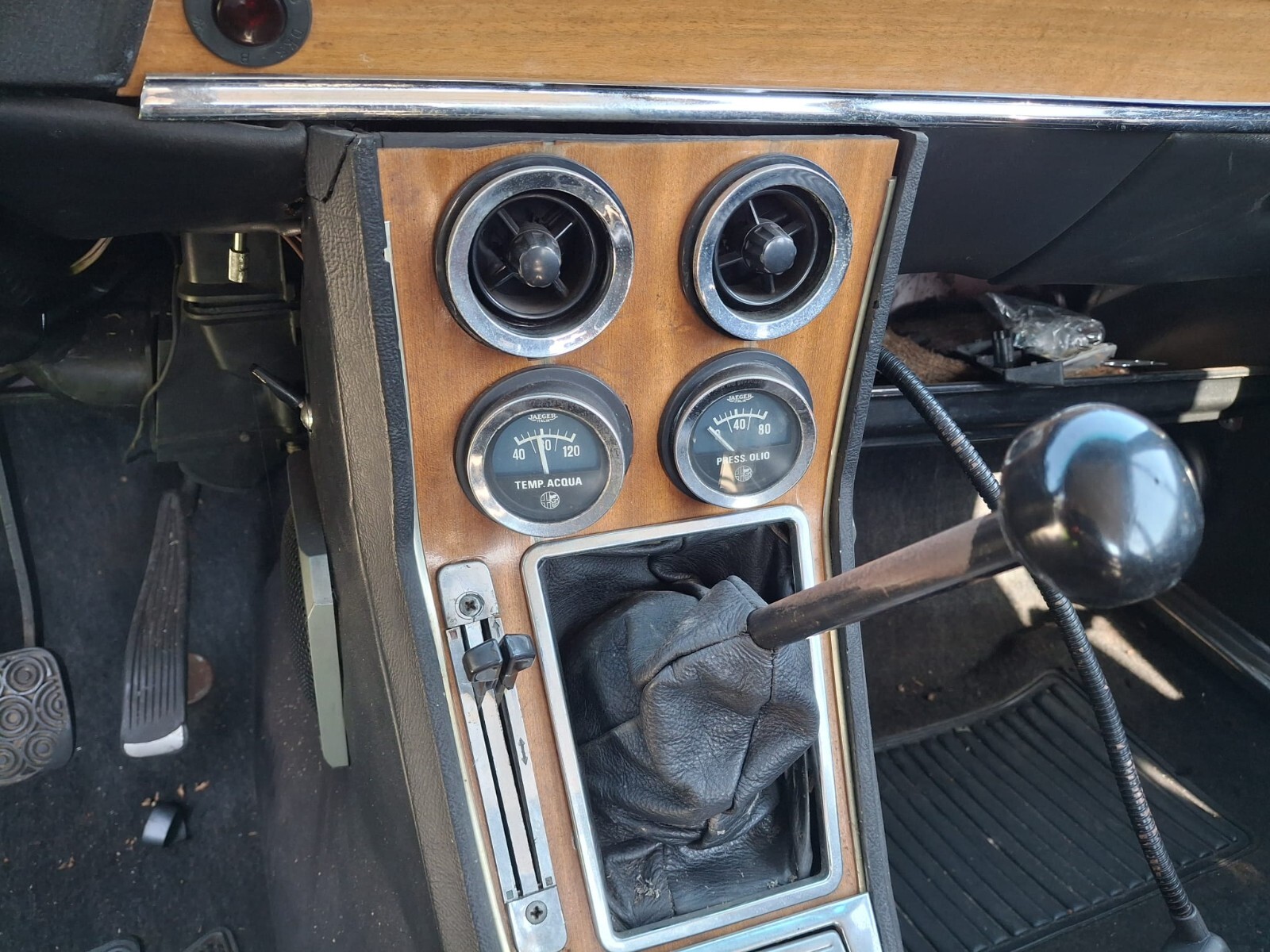 Alfa-Romeo-Giulia-1978-Sedan-9