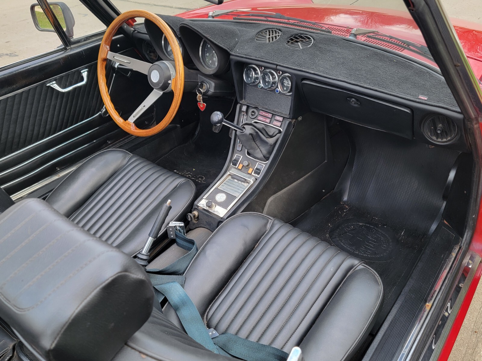 Alfa-Romeo-Spider-1974-Convertible-20