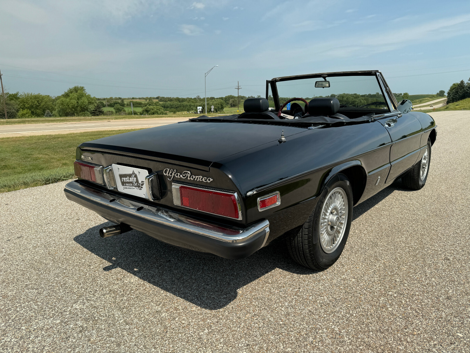 Alfa-Romeo-Spider-1976-Convertible-10