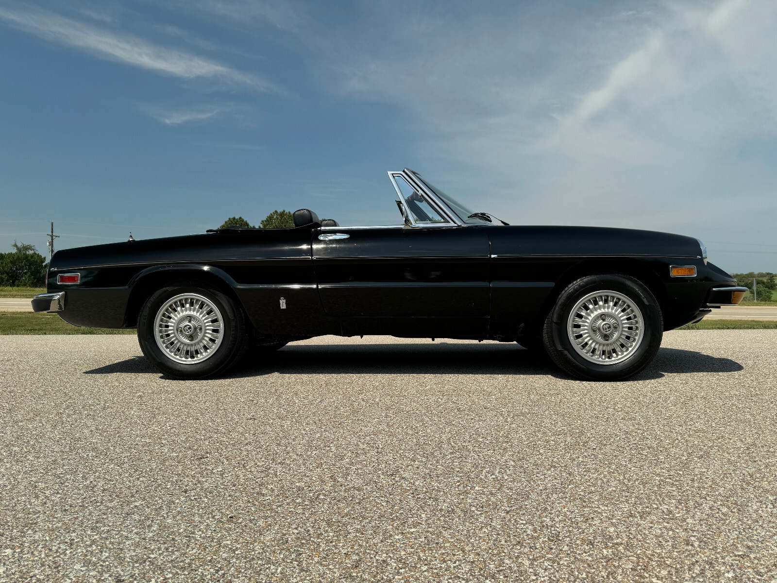Alfa-Romeo-Spider-1976-Convertible-11