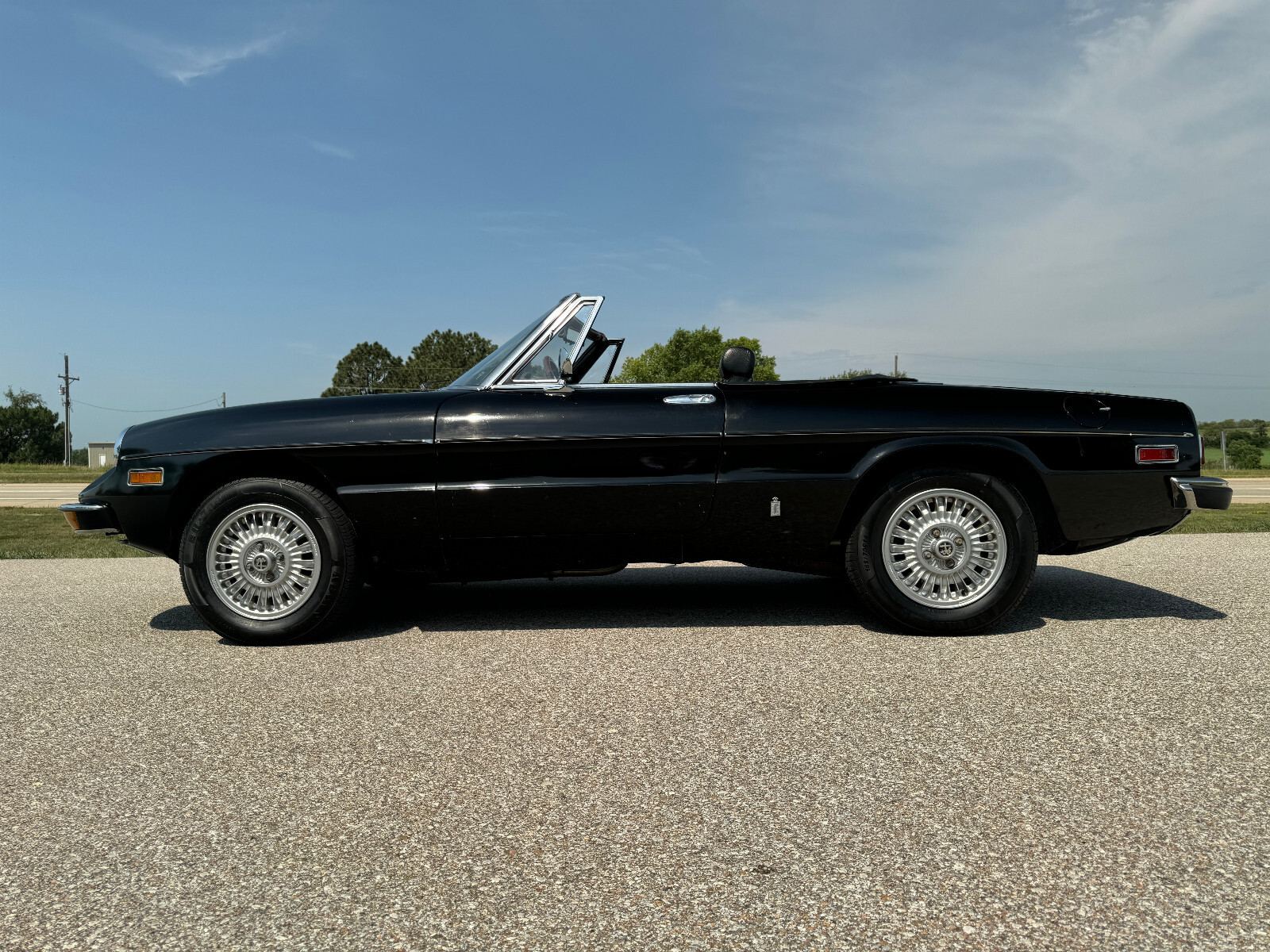 Alfa-Romeo-Spider-1976-Convertible-12