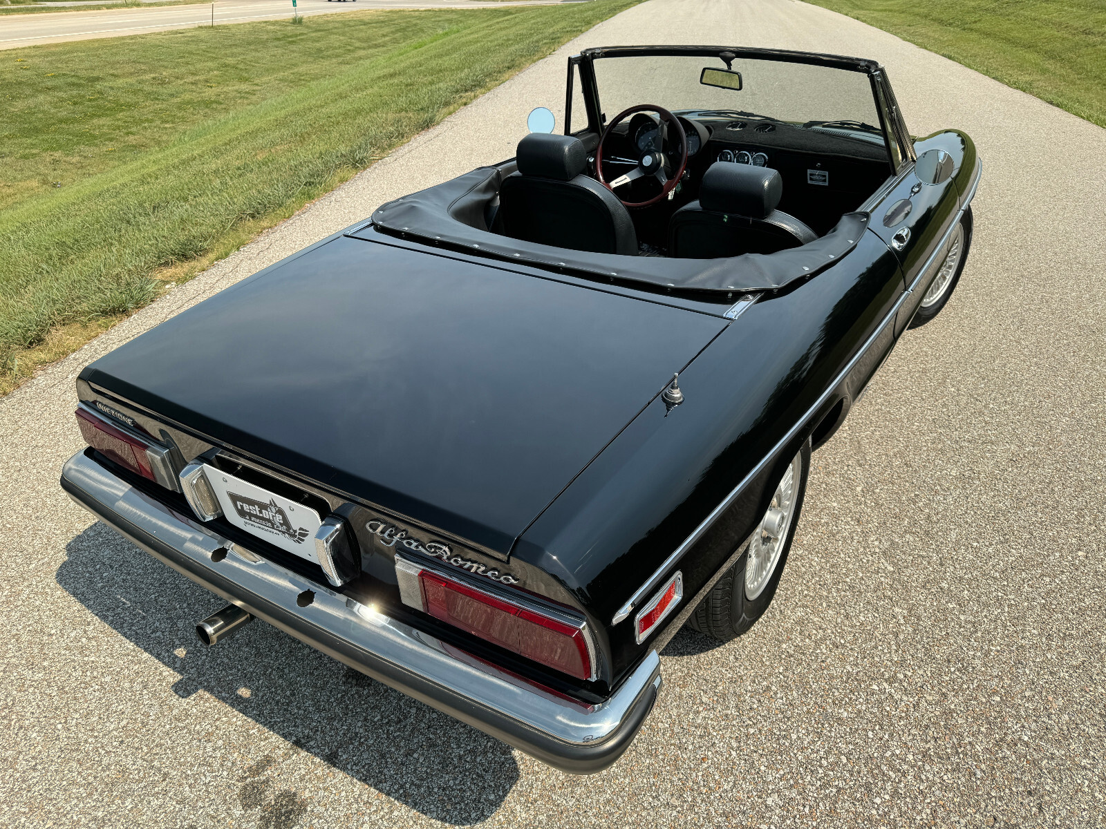 Alfa-Romeo-Spider-1976-Convertible-13