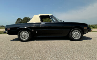 Alfa-Romeo-Spider-1976-Convertible-14