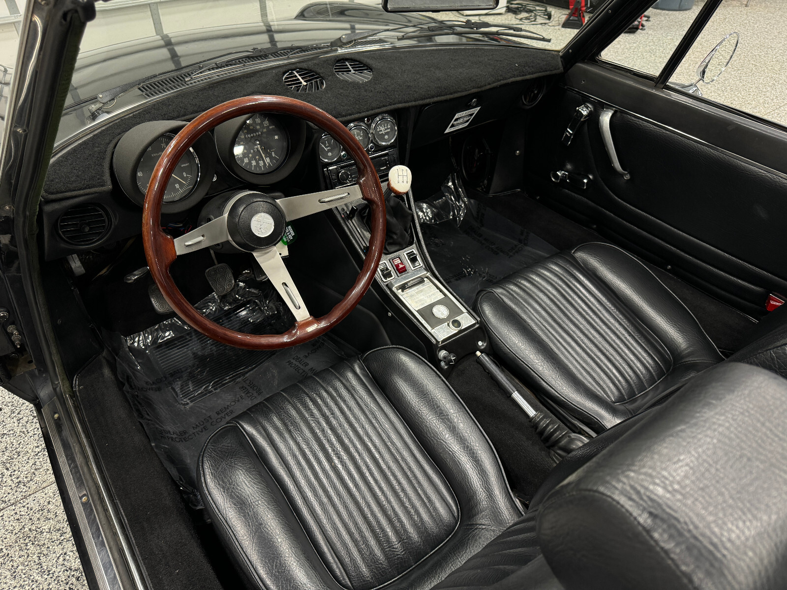 Alfa-Romeo-Spider-1976-Convertible-17