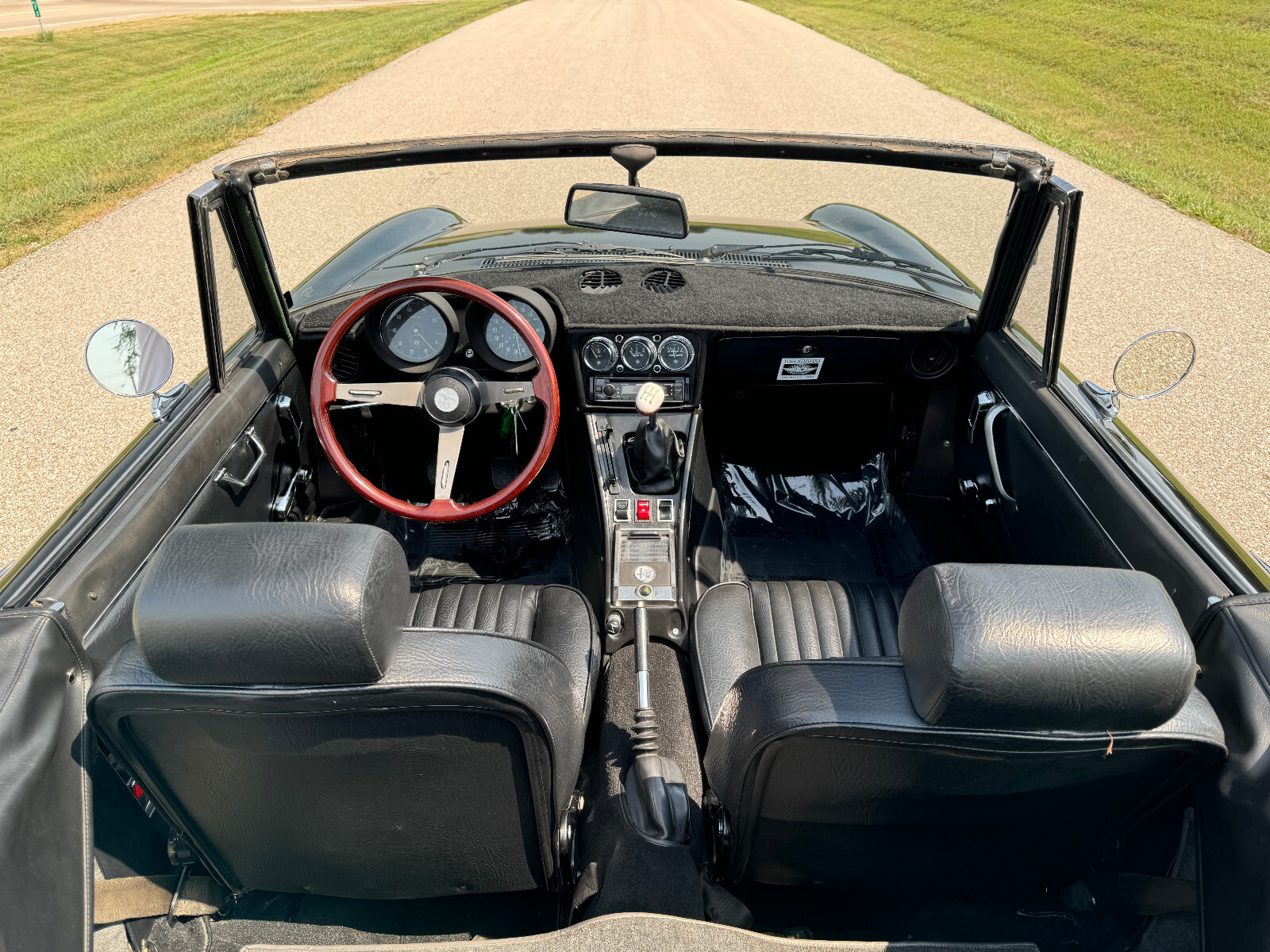 Alfa-Romeo-Spider-1976-Convertible-8