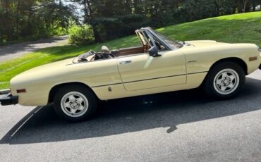 Alfa-Romeo-Spider-1982-Convertible-1