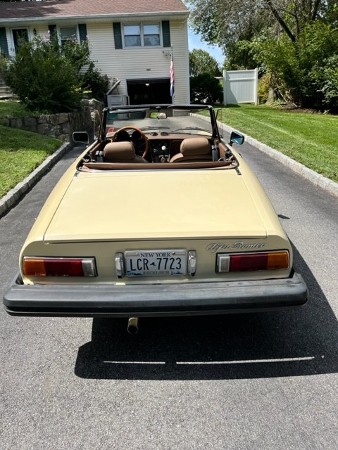 Alfa-Romeo-Spider-1982-Convertible-2