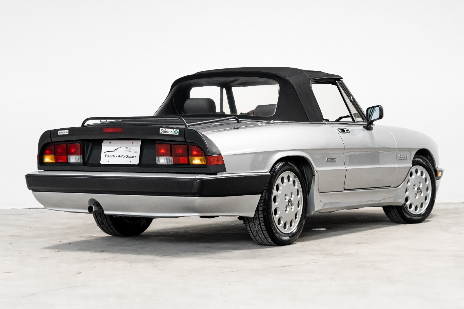 Alfa-Romeo-Spider-1988-Convertible-11