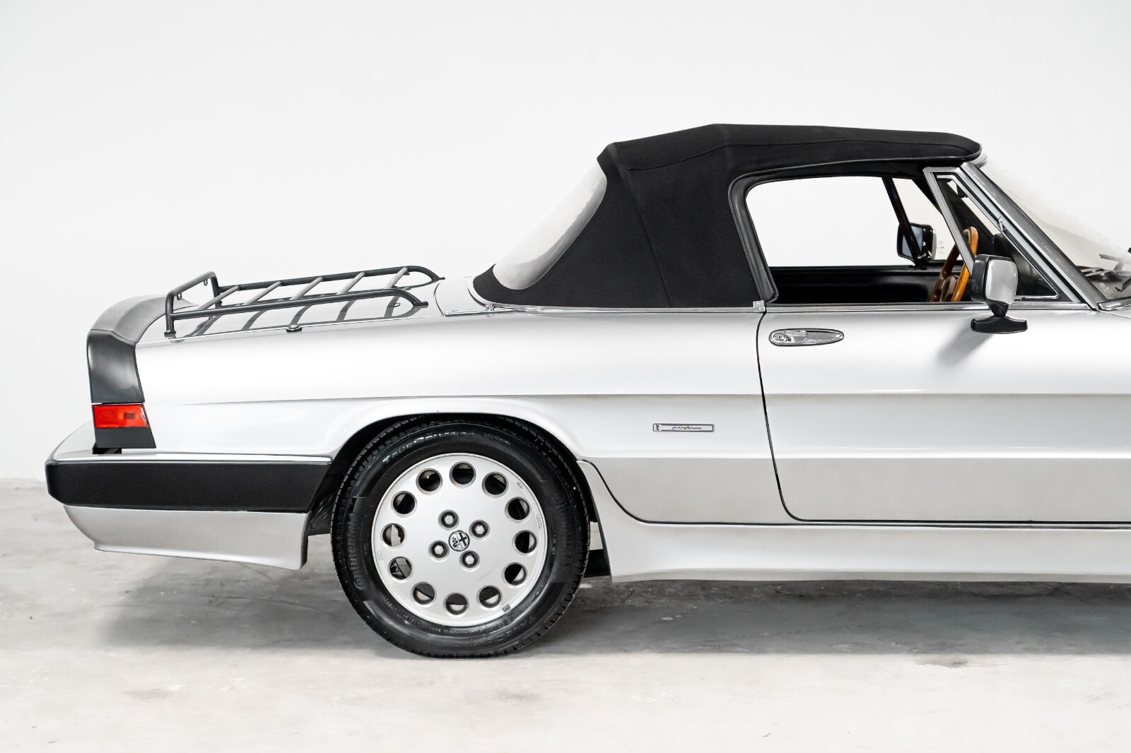 Alfa-Romeo-Spider-1988-Convertible-13